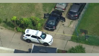 Philadelphia armed robbery shot by victim with own gun: report