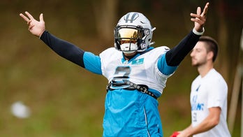 Panthers' DJ Moore breaks up potential fan brawl in the stands