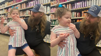 Chris Stapleton has little girl starstruck with impromptu Walmart meeting
