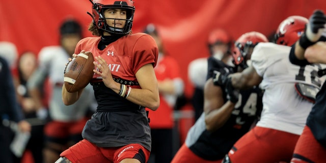 Cincinnati quarterback Evan Prater drops back to pass during an NCAA football intrasquad scrimmage in Cincinnati. Prater, who threw just 11 passes in mop-up duty last year, is competing against Ben Bryant, who spent three years at Cincinnati before escaping Ridder's long shadow and transferring to Eastern Michigan last season.