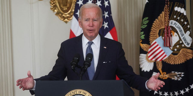 조 바이든 미국 대통령이 대통령이 서명하는 법안 서명식에서 연설하고 있다. "2022년 인플레이션 감소법" 2022년 8월 16일 미국 워싱턴 백악관 스테이트 다이닝 룸에서 법으로 제정되었습니다.   