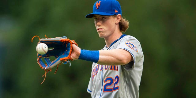 Brett Batty of the New York Mets warms up before the team's game against the Atlanta Braves in Atlanta on Wednesday, Aug. 17, 2022.