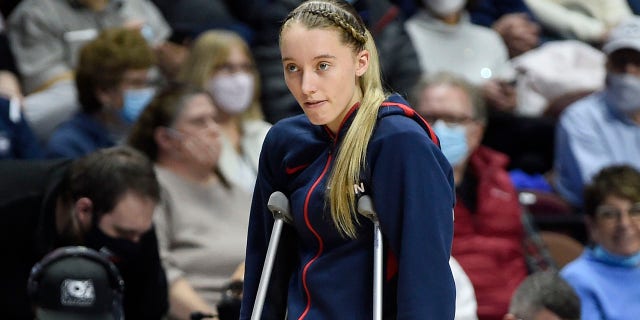 Paige Bueckers injured