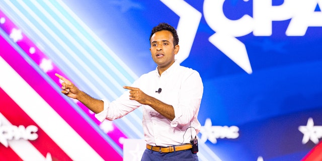 Vivek Ramaswamy s'adresse à la foule du CPAC 2022 à Dallas, au Texas.