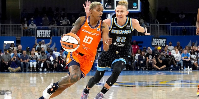 Connecticut Sun's Courtney Williams (10) drives to the basket as Chicago Sky's Courtney Vandersloot defends during the first half in Game 1 of a WNBA basketball semifinal playoff series Sunday, Aug. 28, 2022, in Chicago.