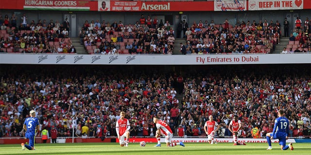 Players take a knee ahead of the kick off during the English Premier League football match between Arsenal and Chelsea at the Emirates Stadium in London on August 22, 2021.