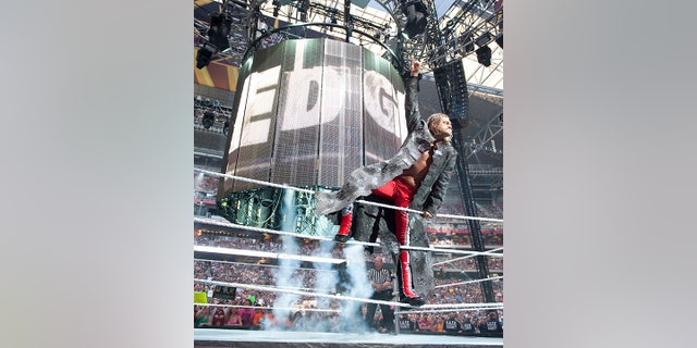 Edge envelops the crowd in a ring.