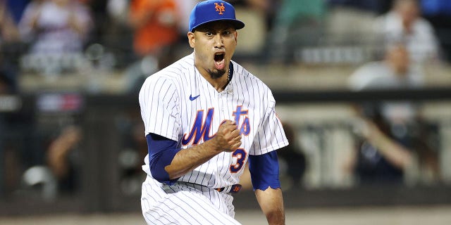Mets, Edwin Diaz agree to MLB-record deal for reliever: reports 2 Edwin Diaz of the New York Mets reacts after pitching the final out against the Philadelphia Phillies at Citi Field on Aug. 13, 2022, in New York City.