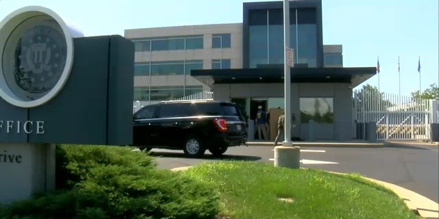 Investigators outside the FBI Cincinnati Field Office after an armed suspect showed and fled the scene.