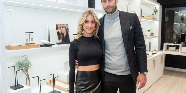 Who Is Jay Cutler's Girlfriend In 2022? Is He Dating His Friend's Wife?