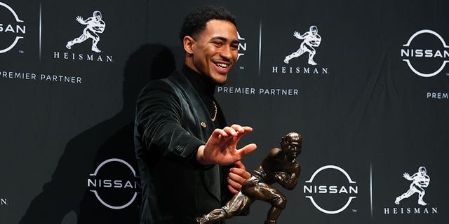 Alabama quarterback Bryce Young does the Heisman pose with the trophy after winning the Heisman Trophy during a press conference at the Marriott Marquis in New York City on Dec. 11, 2021.