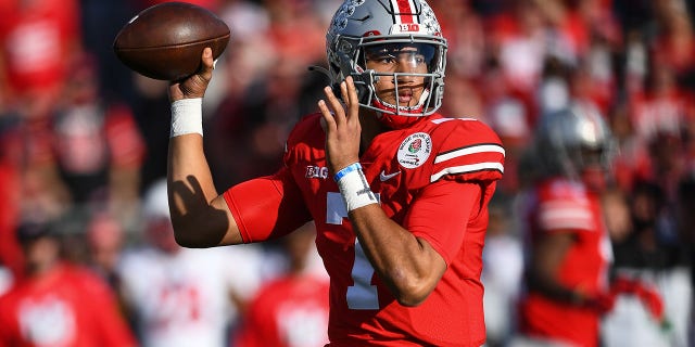 Ohio State Buckeyes quarterback CJ Stroud throws a pass against the Utah Uts during the Rose Bowl in Pasadena, Calif., Jan. 1, 2022.