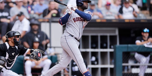 Houston Astros left fielder Yordan Alvarez doubles to right field to drive in a run in the fourth inning against the Chicago White Sox Aug. 18, 2022, at Guaranteed Rate Field in Chicago. 