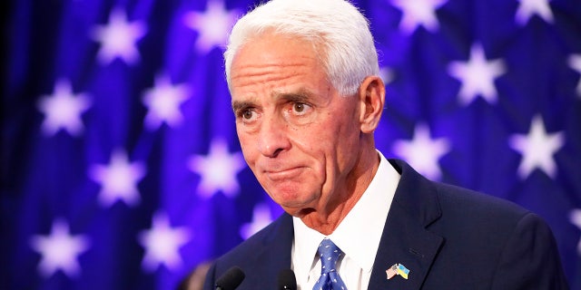 Florida gubernatorial candidate Rep. Charlie Crist gives a victory speech after winning the Democratic primary.