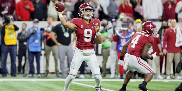 Bryce Young of the Alabama Crimson Tide throws against the Georgia Bulldogs at Lucas Oil Stadium in Indianapolis, Indiana, on Jan. 10, 2022.