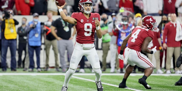 Bryce Young (9) of the Alabama Crimson Tide throws a pass against the Georgia Bulldogs on January 10, 2022 at Lucas Oil Stadium in Indianapolis, Indiana.