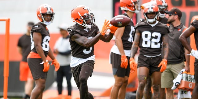 Cleveland Browns' Jakiem Grant Sr. (9) catches a pass during Cleveland Browns OTAs at the CrossCountry Mortgage Campus on May 25, 2022 in Berea, Ohio.