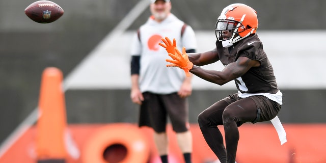Cleveland Browns' Jakiem Grant Sr. (9) catches a pass during practice at CrossCountry Mortgage Campus on May 25, 2022 in Berea, Ohio.