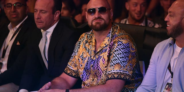 tyson fury decides  walk   boxing  days
