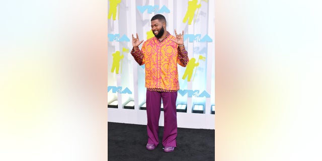 Musician Khalid sports color blocked ensemble at VMAS. 