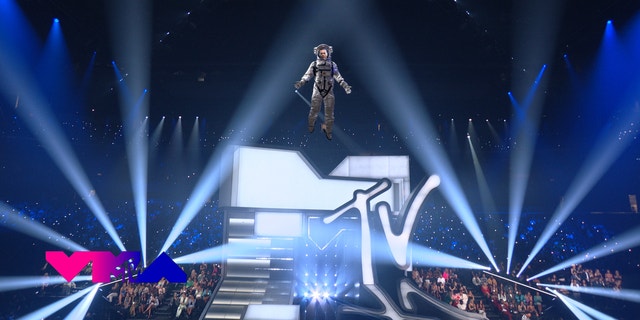 Johnny Depp appeared as the VMAs "moonman" during the broadcast.