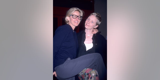 Anne Heche's Relationship With Ellen DeGeneres: A Look Back 3 Anne Heche, right, and Ellen DeGeneres.