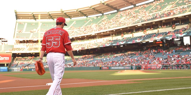 Starting pitcher Tim Lincecum, #55 of the Los Angeles Angels of Anaheim, takes the field for the game against the Oakland Athletics at Angel Stadium of Anaheim on June 23, 2016 en anaheim, California.