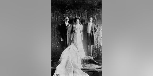 Alice Roosevelt, daughter of President Theodore Roosevelt, stands with her father and her new husband, Rep. Nicholas Longworth, R-Ohio.
