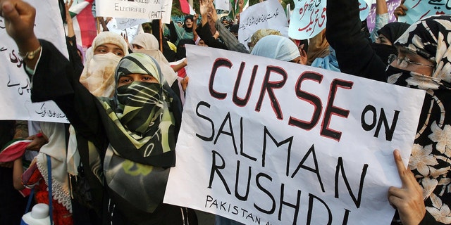 Pakistani demonstrators protest Salman Rushdie in 2007.