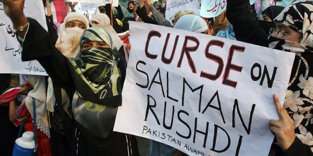 Pakistani demonstrators protest Salman Rushdie in 2007.
