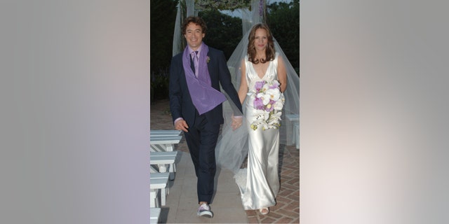 Robert Downey Jr. et Susan Levin se sont mariés lors d'une cérémonie juive à New York.  Ils ont maintenant deux enfants et travaillent ensemble dans une société de divertissement appelée Team Downey.