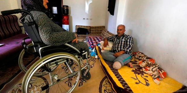 Syrian couple Mohamad Ali Rashid, 64, and Madina Abdallah Hussein, 59, both injured during Turkish shelling, sit on May 25, 2018 in the town of Qamishli after they were displaced from the town of Rajo in the Afrin District.  - Seven years of war and massive displacement have redrawn Syria's demographic map, erecting borders between the country's ethnic, religious, and political communities that will be hard to erase.  Displaced Syrians, analysts, and rights defenders have described to AFP a divided country where regime opponents have been driven out, minorities stick closer together and communities have generally become more homogenous.