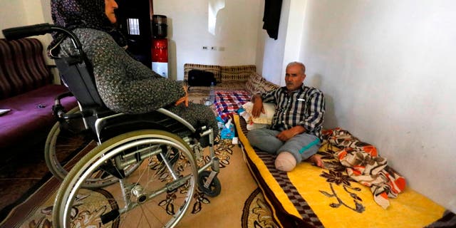 Syrian couple Mohamad Ali Rashid, 64, and Madina Abdallah Hussein, 59, both injured during Turkish shelling, sit on May 25, 2018 in the town of Qamishli after they were displaced from the town of Rajo in the Afrin District. - Seven years of war and massive displacement have redrawn Syria's demographic map, erecting borders between the country's ethnic, religious, and political communities that will be hard to erase. Displaced Syrians, analysts, and rights defenders have described to AFP a divided country where regime opponents have been driven out, minorities stick closer together and communities generally have become more homogenous.