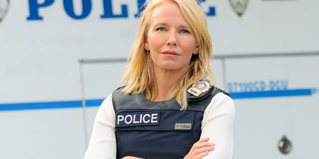 Kelli Giddish, who plays Detective Amanda Rollins, is handing in her badge.