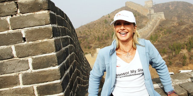 LUAOlivia Newton-John poses before beginning the 21-day ‘Great Walk to Beijing 2008’ trek along The Great Walk of China to raise money and awareness for the Olivia Newton-John Cancer Centre, at the Jinshanling Great Wall on April 7, 2008, in Luanping of Hebei province, China.