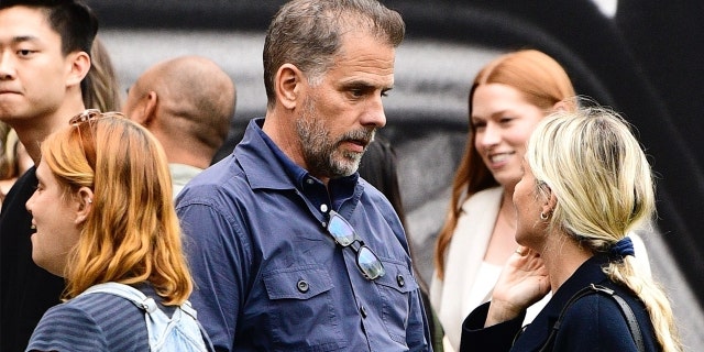 Hunter Biden and family go for ice cream in Los Angeles
