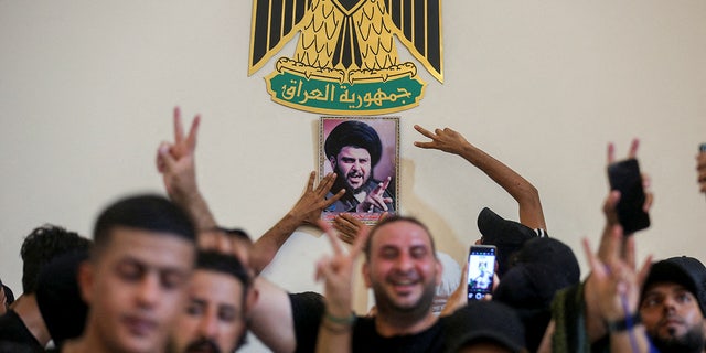 Aanhangers van Muqtada al-Sadr demonstreren in het Republikeinse Paleis in Bagdad, Irak, 29 augustus 2022.