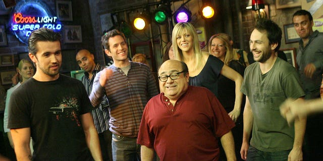 "Il fait toujours beau à Philadelphie" est la sitcom d'action en direct la plus ancienne, avec 15 saisons diffusées.