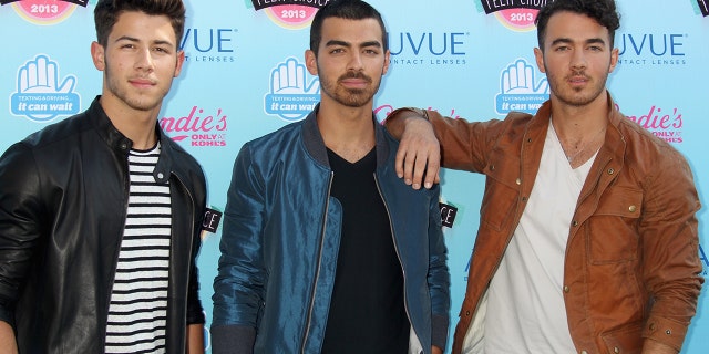 The Jonas Brothers officially announced their breakup in October 2013, a few days before the start of their tour.