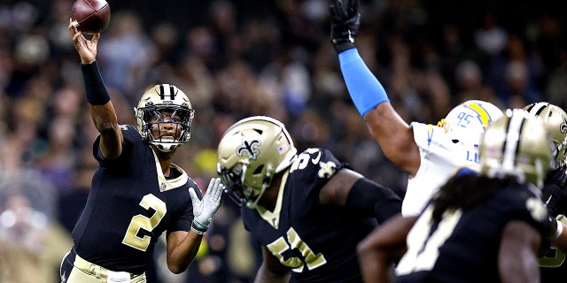 Jameis Winston of the New Orleans Saints passes the ball during the first quarter against the Los Angeles Chargers at Caesars Superdome in New Orleans on Aug. 26, 2022.