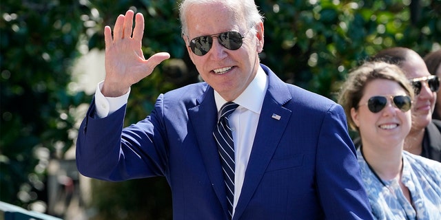 President Biden waves after returning to the White House in Washington to announce his student loan forgiveness plan. 