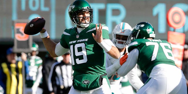 Joe Flacco (19) of the New York Jets in action against the Miami Dolphins at MetLife Stadium Nov. 21, 2021, in East Rutherford, N.J.