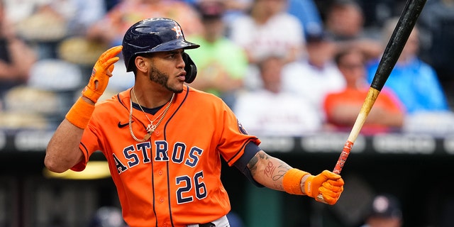 Jose Siri #26 of the Houston Astros bats against the Kansas City Royals during the ninth inning at Kauffman Stadium on June 4, 2022 在堪萨斯城, 密苏里州.
