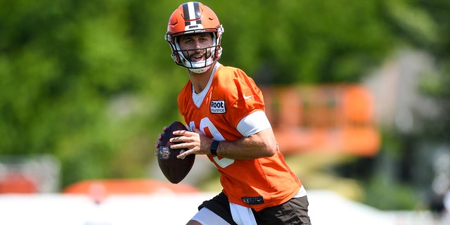 Josh Rosen, #19 of the Cleveland Browns, runs a drill during Cleveland Browns training camp at CrossCountry Mortgage Campus on July 30, 2022 in Berea, Ohio.