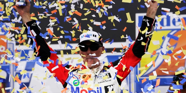 Kevin Harvick wins at Richmond