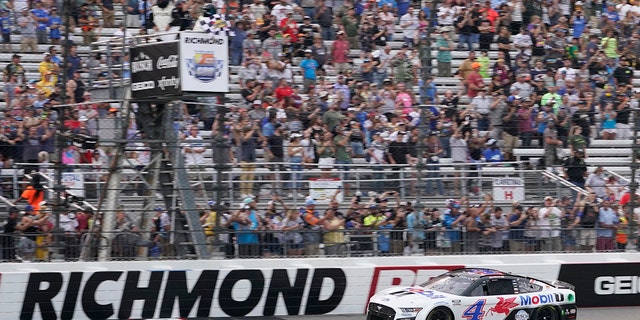 Kevin Harvick (4) crosses the finish line to win the Federated Auto Parts 400 at Richmond Raceway in Richmond, Virginia, on Aug. 14, 2022.