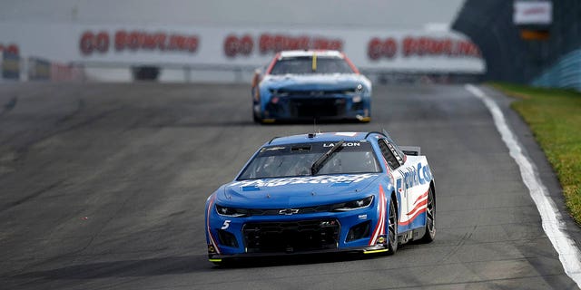 Kyle Larson surges past Chase Elliott at Watkins Glen, holds off AJ