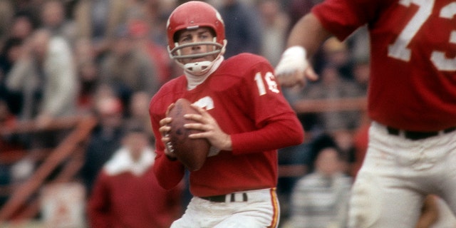 Quarterback Len Dawson, #16 of the Kansas City Chiefs, drops back to pass against the New York Jets during an NFL football game circa 1968 at Municipal Stadium in Kansas City, Missouri. Dawson played for the Chiefs from 1963 to 1975.