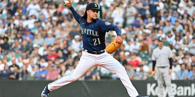 Luis Castillo of the Mariners pitches against the New York Yankees on August 9, 2022 at T-Mobile Park in Seattle.