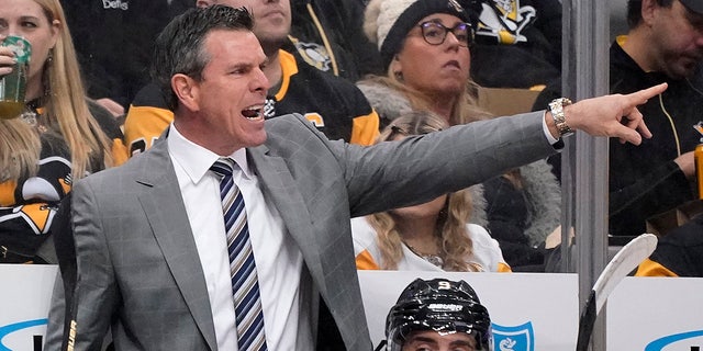 FILE - Pittsburgh Penguins coach Mike Sullivan directs a power play during the second period of the team's NHL hockey game against the Florida Panthers in Pittsburgh, Tuesday, March 8, 2022. Sullivan agreed to a contract extension on Tuesday, Aug. 30, that will run through the 2026-27 season.